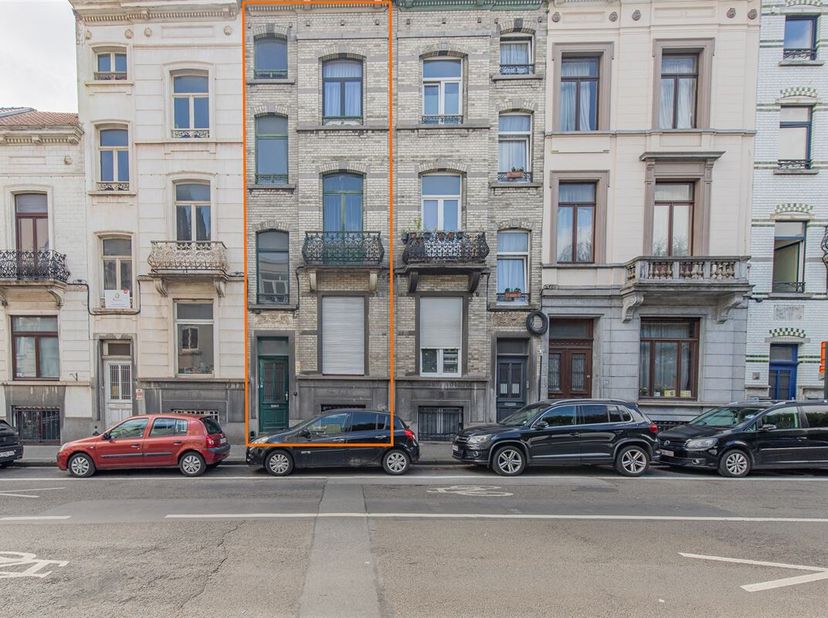 Immeuble de rapport de 4 unités avec jardin à Laeken comprenant un duplex avec studio sous toiture<br />
Vous recherchez un investissement immobilier