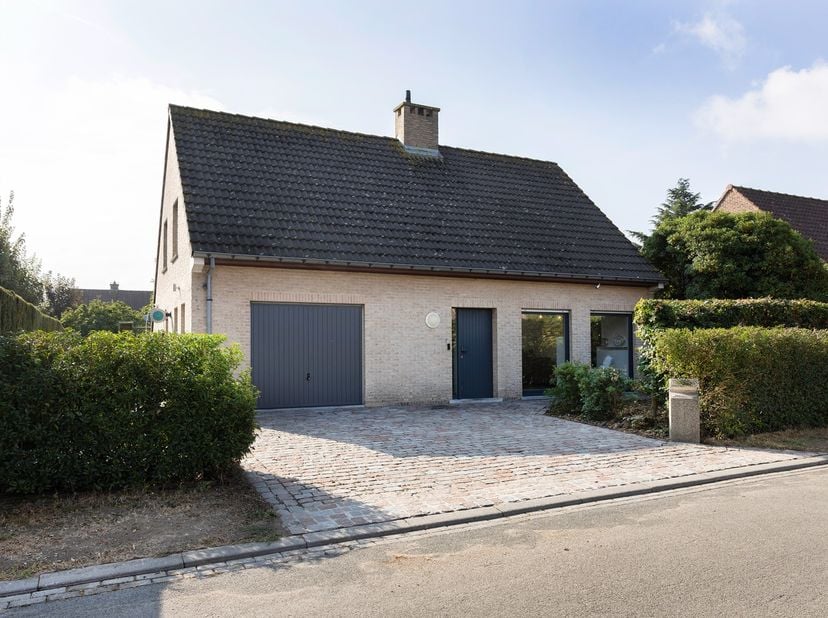 Maison à vendre
                    à 8551 Heestert