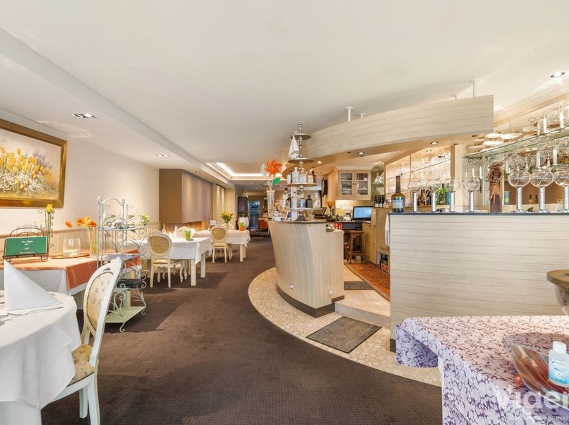 Handelsgelijkvloers gelegen op een uitstekende passageligging in het centrum van Middelkerke om de hoek van het Epernayplein, het Casino en de Zeedijk