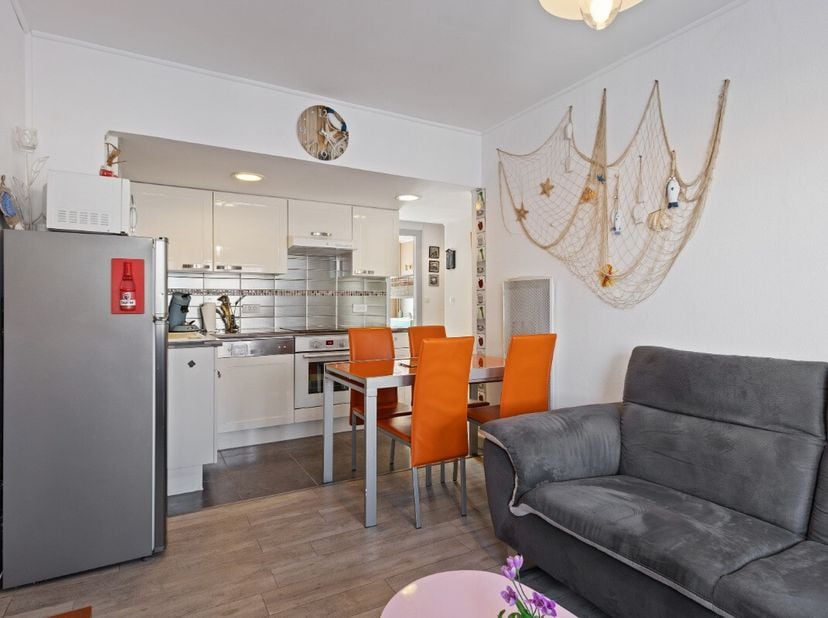 De Panne: instapklaar gemeubeld appartement op 300 m van het strand  ideaal als tweede verblijf of investeringIdeaal gelegen in het hart van De Panne,