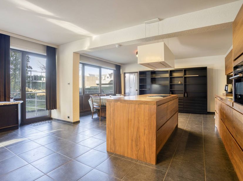 Uitzonderlijk ruim wonen op een toplocatie in het centrum van Hasselt. <br />
<br />
Bent u op zoek naar ruimte, licht en comfort in het centrum van d
