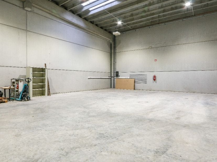Bien professionnel à louer
                    à 2235 Westmeerbeek