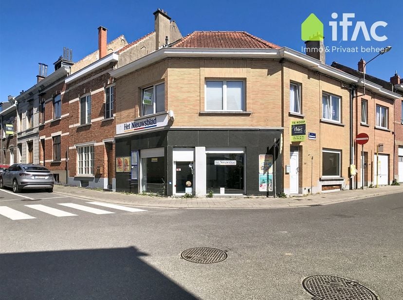Vous êtes à la recherche d'un bien commercial bien situé avec espace de vie dans le centre de Tervuren ? Ne cherchez plus, nous vous proposons l'immeu
