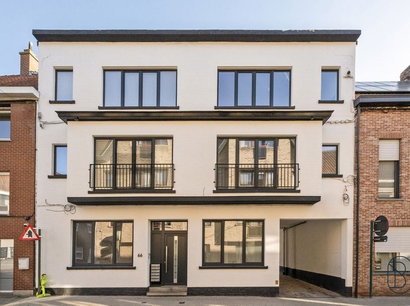 Découvrez cet appartement de plain-pied prêt à emménager avec jardin urbain et garage, situé dans un quartier calme à Wevelgem.<br />
L'appartement co