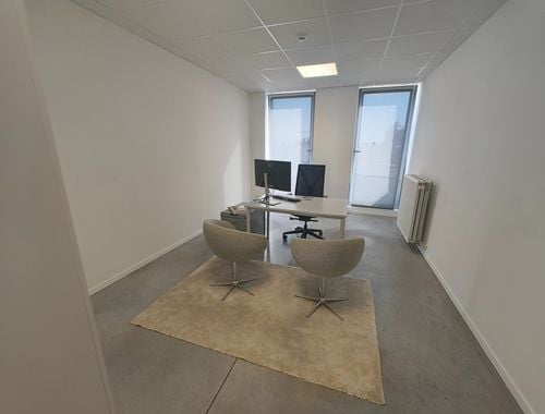                                         Espace de bureaux à louer à Kortrijk, € 400
