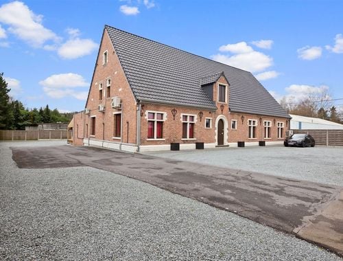                                         Handelspand met woonst te koop in Grobbendonk, € 998.000
