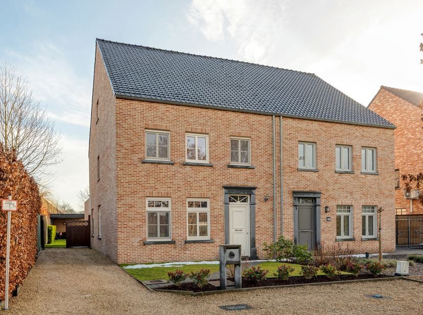 Perfect onderhouden, instapklare woning met o.a. 4 slaapkamers op topligging in Lommel.<br />
Deze energiezuinige woning combineert een centrale berei