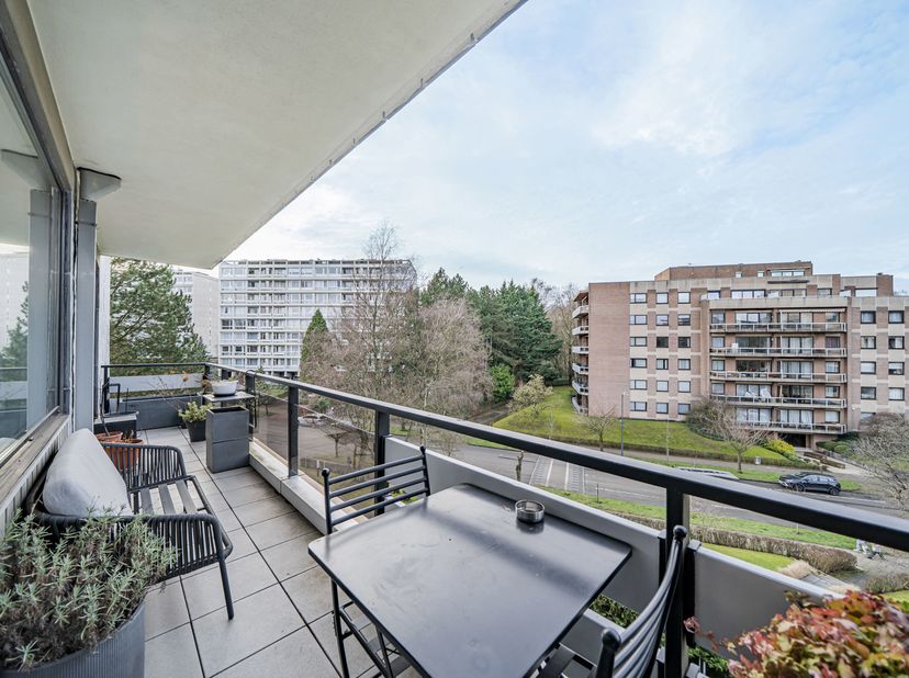 We Invest Ixelles a le plaisir de vous présenter ce splendide appartement de ± 133 m² (surface PEB), situé Avenue d’Italie, dans un quartier résidenti