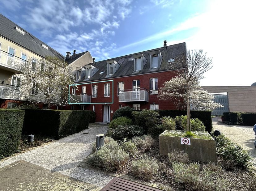 SOUS OPTION !! Bel appartement situé dans les jardins de l'Ilot Saint-Michel, combinant à la fois calme, verdure et situation dans l'hyper centre-vill