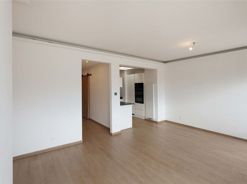 Gerenoveerd 2 slaapkamer-appartement met 2 terrassen in hartje Sint-Truiden - Opbrengsteigendom<br />
<br />
Omgeving:<br />
+ Centrale ligging in
