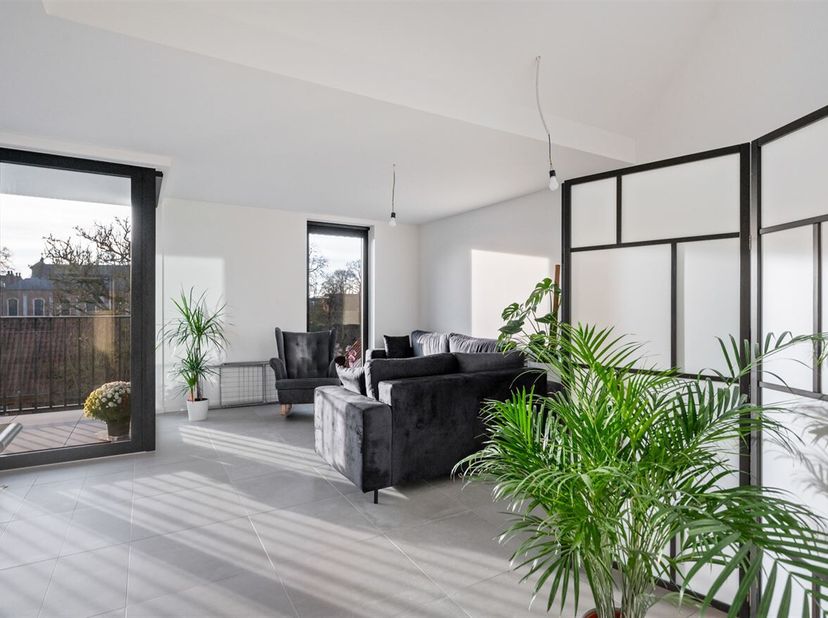 Unieke investeringskans op toplocatie in Dendermonde<br />
Ligging:<br />
Moderne, stijlvolle woonlocatie in de Denderstreek, vlak bij het charmante d