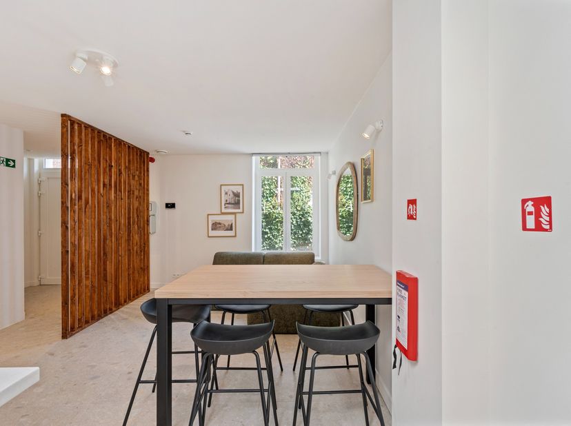 Cette résidence étudiante entièrement autorisée avec 5 chambres allie des revenus immédiats au confort d'une rénovation totale. Idéal pour ceux qui re