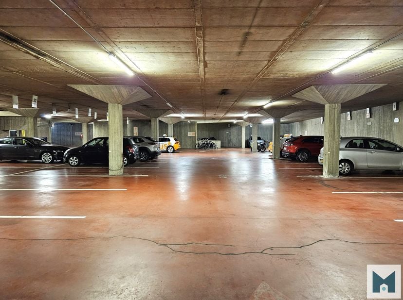 Garage te koop in Plezantstraat - Hofstraat,
                    9100 Sint-Niklaas