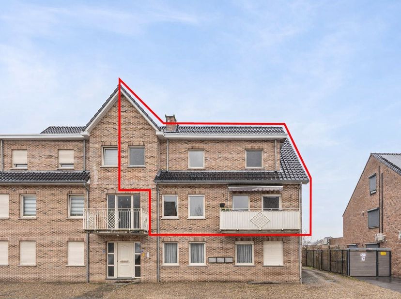 Achter deze eenvoudige gevel schuilt veel meer dan men op het eerste zicht zou vermoeden.<br />
Gelegen op een goed bereikbare locatie bevindt zich di