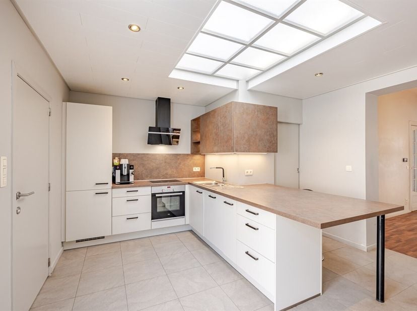 Deze gezinswoning is gelegen in de Weverijstraat 34 te Aalst, in een rustige straat op wandelafstand van het stadscentrum. De ligging is bijzonder gun