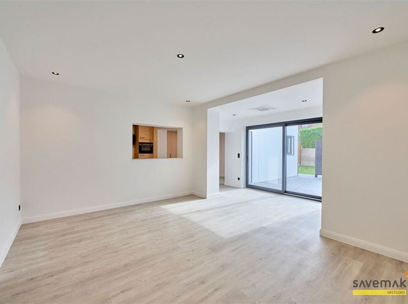 Bien situé, immeuble de rendement 4% ! <br />
L'immeuble a fait l'objet d'une rénovation professionnelle en 2023.<br />
L'immeuble est actuellement en