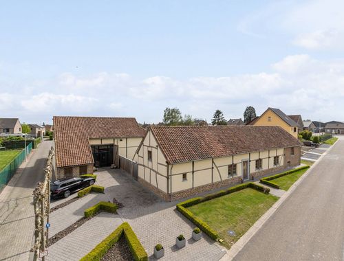                             Handelspand met woonst te koop in Kozen
