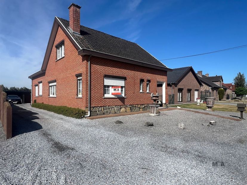 Te renoveren woning met open landelijk zicht-renovatieplicht