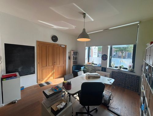                                         Bureaux à louer à Aalst, € 900

