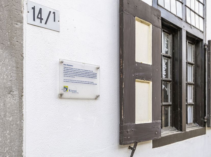 Op een royaal perceel van 27a 50ca gelegen 18e-eeuwse hoeve ‘Huize Reynders’.<br />
Deze prachtige hoeve met 5 slaapkamers is opgetrokken in typische