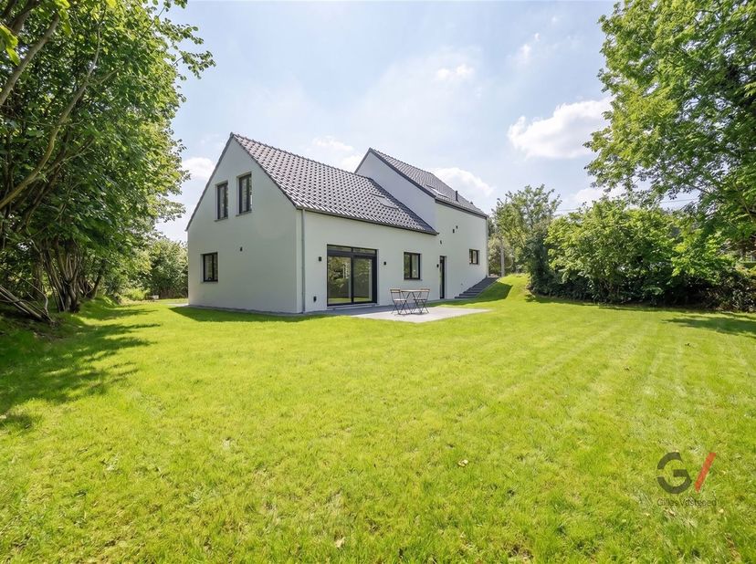 Instapklare parel te koop in Rotselaar!<br />
<br />
Ben je op zoek naar een woning waar je zó in kunt trekken, zonder verbouwingen of kluswerk? Dez