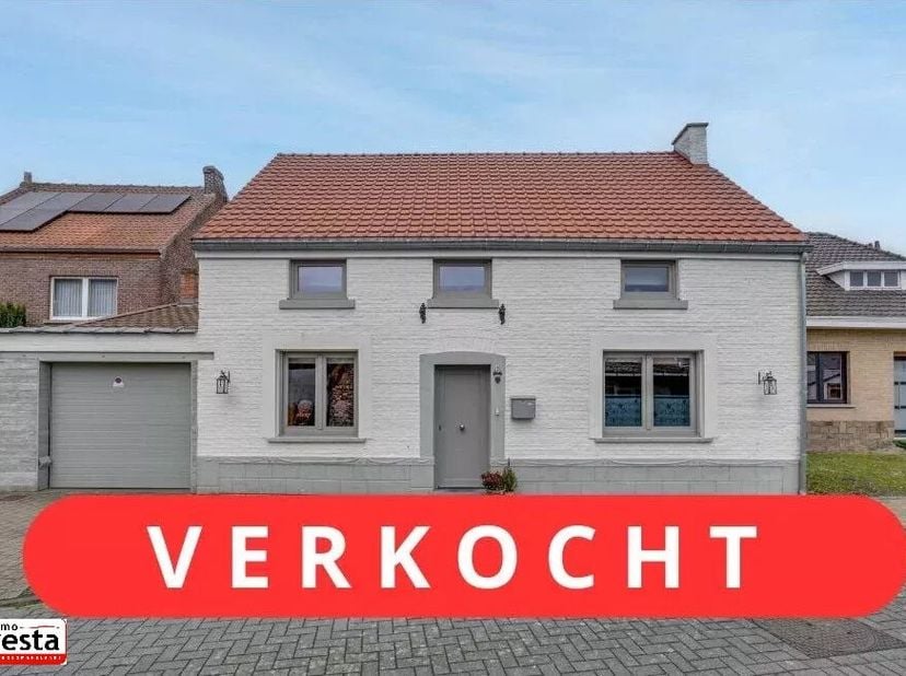 Deze prachtige woning vind je in het hart van Velm, een rustige deelgemeente van Sint-Truiden nabij Landen.<br />
De woning valt onmiddellijk op dankz