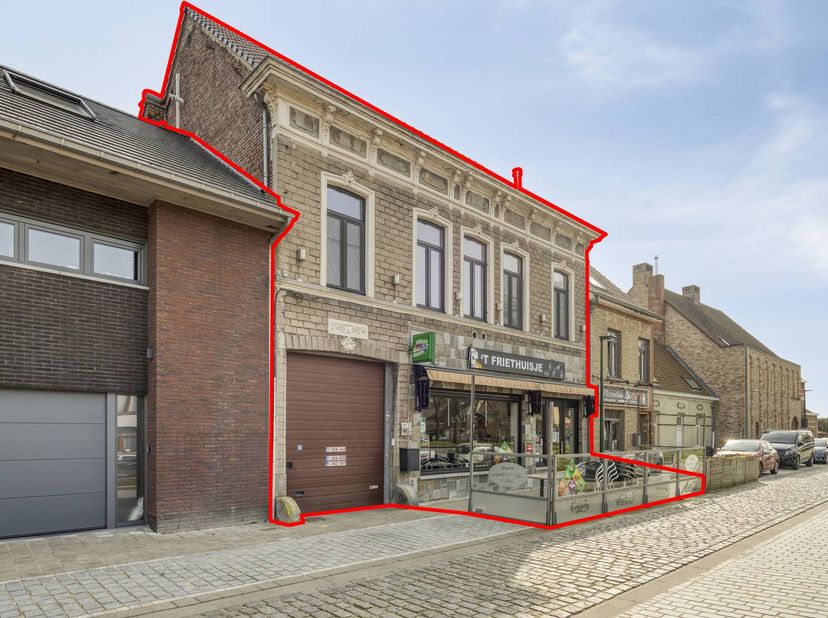 Cette maison de ville et cette entreprise dans le centre de Kaprijke vous offrent de nombreuses options.<br />
<br />
<br />
<br />
Le rez-de-chaussée