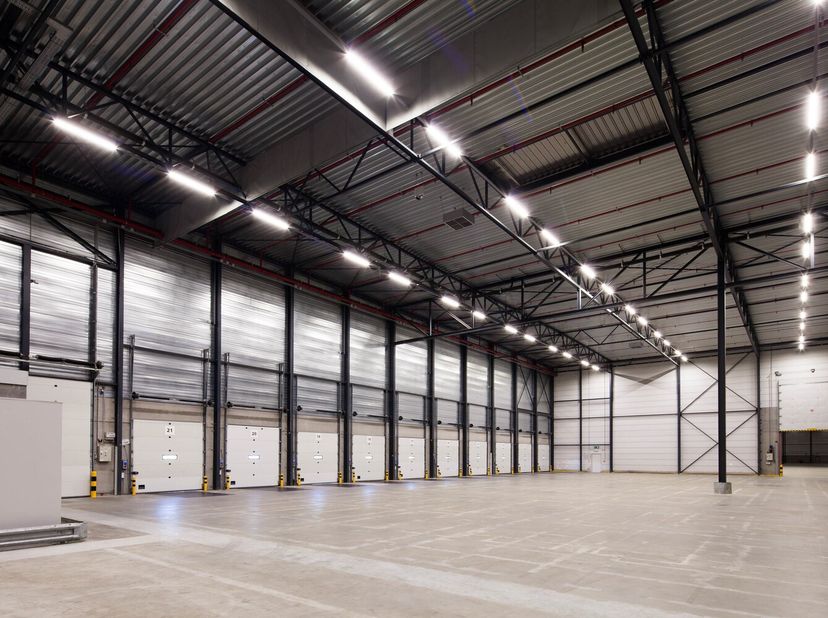 Op zoek naar een logistieke hub vlakbij de A12, E19 en op 2 kilometer van de containerterminal?<br />
Dit magazijn is beschikbaar vanaf 8.751 m² tot 2