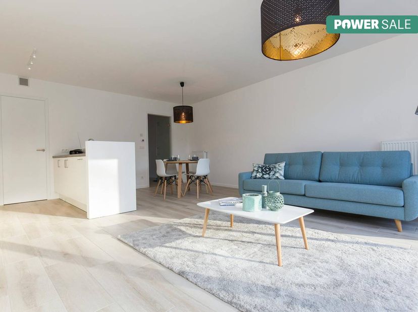 Kom deze eigendom ontdekken op de Power Sale op woensdag 17/06 tussen 17u30 en 18u30, enkel op afspraak! <br />
<br />
Recent gelijkvloers appartement