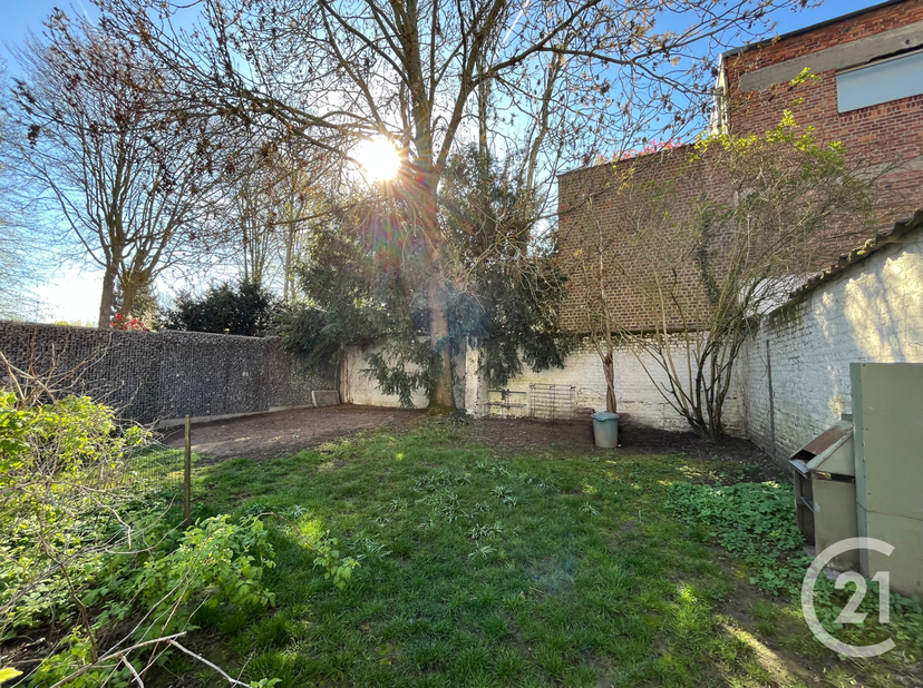 SCHAERBEEK --- IN AFWACHTING VAN EEN COMPROMIS ---- Grens met Sint-Lambrechts-Woluwe<br />
Charmant huis met 4 slaapkamers, garage en grote tuin op he