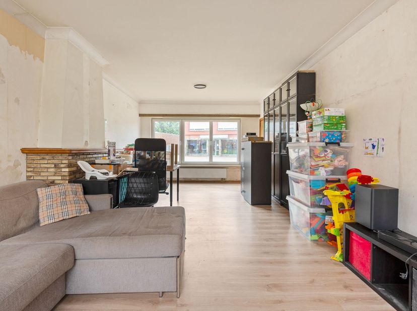 Deels gerenoveerde woning (3 slpks) met uitbreidingsmogelijkheden<br />
<br />
Deze woning dateert van 1968 en werd deels gerenoveerd 2024, maar die