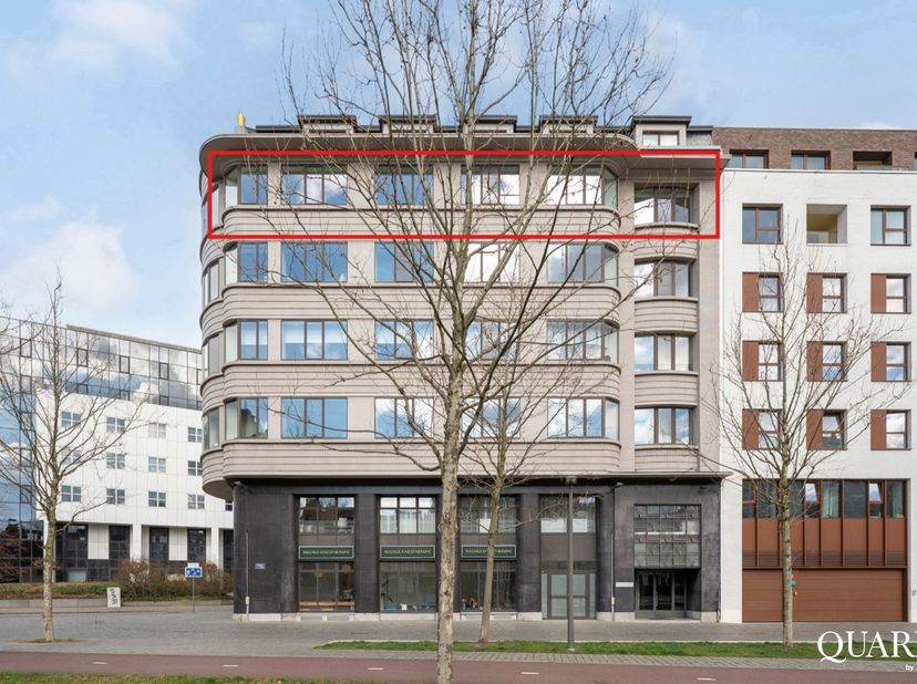 Disposition:<br />
Découvrez ce loft exclusif avec caractère, situé au cœur du centre animé d’Anvers. Ce logement luxueux et spacieux d’environ 325 m²