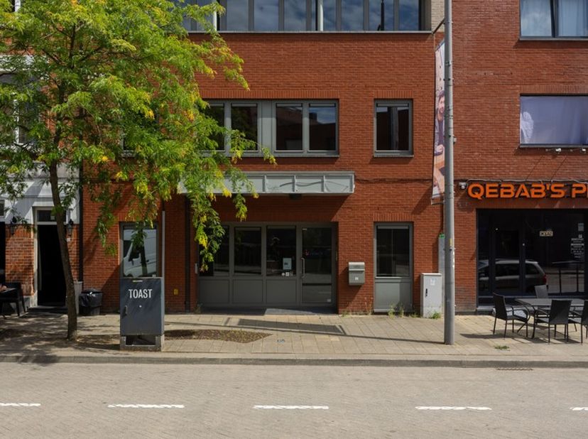Bien professionnel à vendre
                    à 3600 Genk