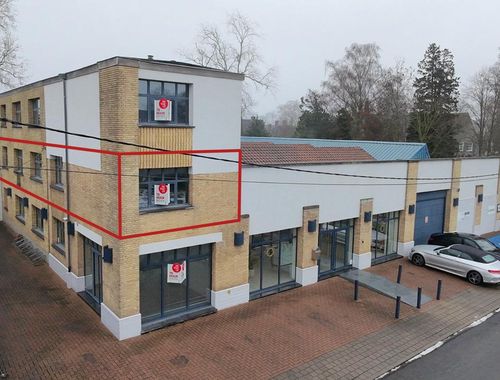                                         Bureaux à louer à Roeselare, € 450
