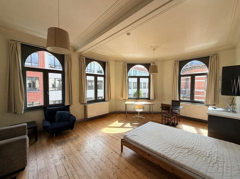 ENKEL VOOR STUDENTEN - ONLY FOR STUDENTS <br />
 <br />
Deze studentenkamer is centraal gelegen in Antwerpen. De kamer beschikt over een lavabo. De