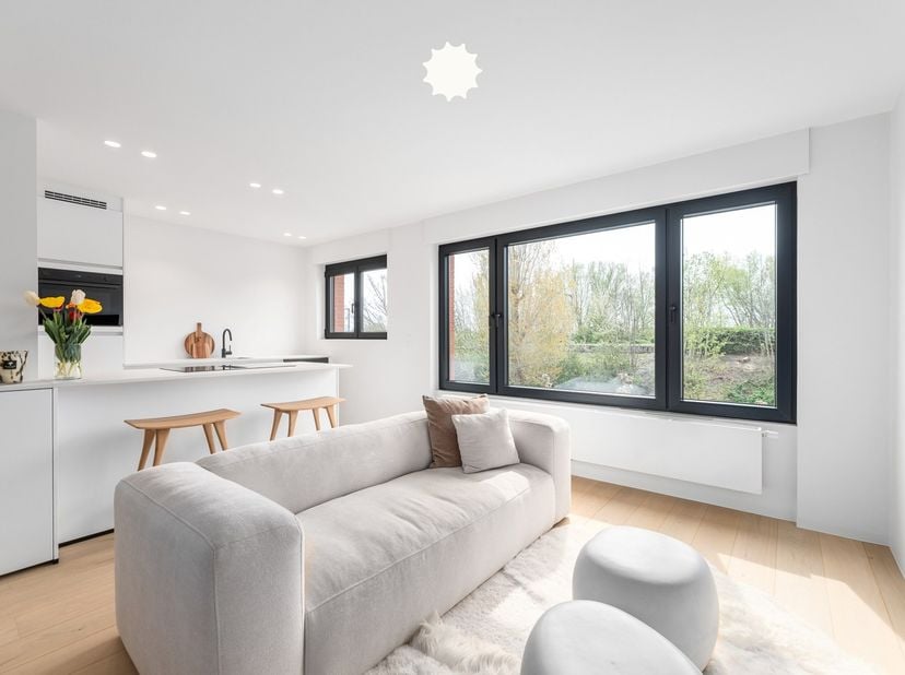 Instapklaar appartement met 2 slaapkamers | Volledig vernieuwd in 2024.<br />
<br />
Dit lichtrijk appartement in een kleinschalige, rustige residenti