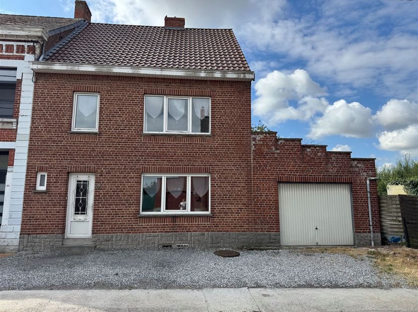 Prix: Offre à partir de 150.000 euros, frais d'agence non inclus et à charge de l'acquéreur.<br />
<br />
Maison 2 chambres – Fayt-le-Franc (Honnell