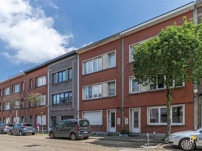 Instapklaar appartement (85 m²) met 3 slaapkamers in Borgerhout.<br />
Rustig wonen met alles binnen handbereik? Dat kan hier. Dankzij de nabijheid va