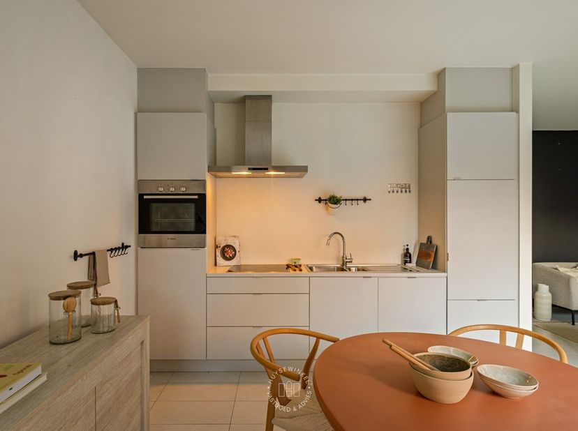 Dit instapklare stadappartement van 89,4 m² is gelegen in de Muinkpark buurt kijkende naar de Muinkschelde. Met zijn ligging op wandelafstand van het