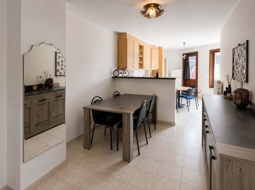 Appartement au rez-de-chaussée bien situé à Nieuport-ville, à quelques pas de la Grand-Place, des commerces, des restaurants et des transports en comm