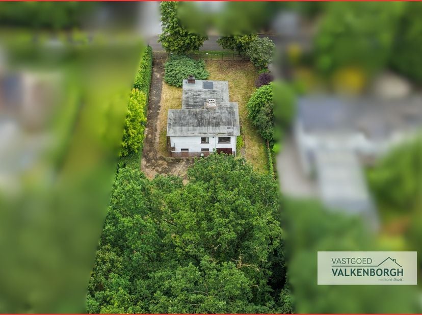 Bezoeken ter plaatse worden ingepland via e-mail:&amp;nbsp;bart@vastgoedvalkenborgh.be<br />
Op zoek naar een woning met potentieel, een ruime bouwgrond o