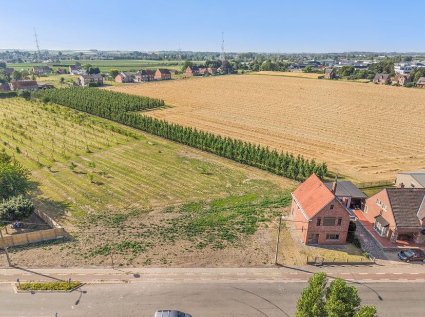 Droomt u van een stijlvolle open bebouwing op een rustige locatie, zonder in te boeten op bereikbaarheid?&amp;nbsp;Dan biedt deze uitzonderlijke bouwgrond