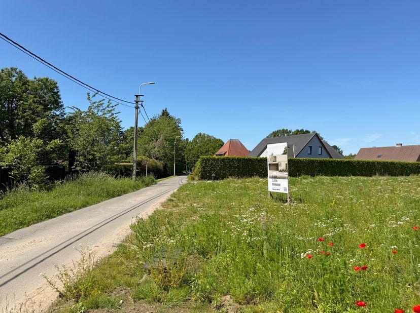 Laatste lot van&amp;nbsp;deze kleinschalige verkaveling!<br />
<br />
LOT 2: Perceel rechts gelegen in de verkaveling met een totale oppervlakte van 901,8