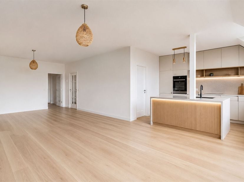 Ideaal voor starters ! <br />
Ruim, licht appartement van ca 116 m² in het centrum van het gezellige Beerse, met een terras oost/zuid georiënteerd.<b
