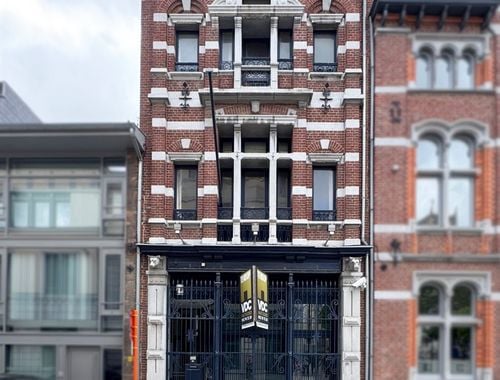                                         Bien commercial avec habitation à vendre à Tongeren, € 480.000
