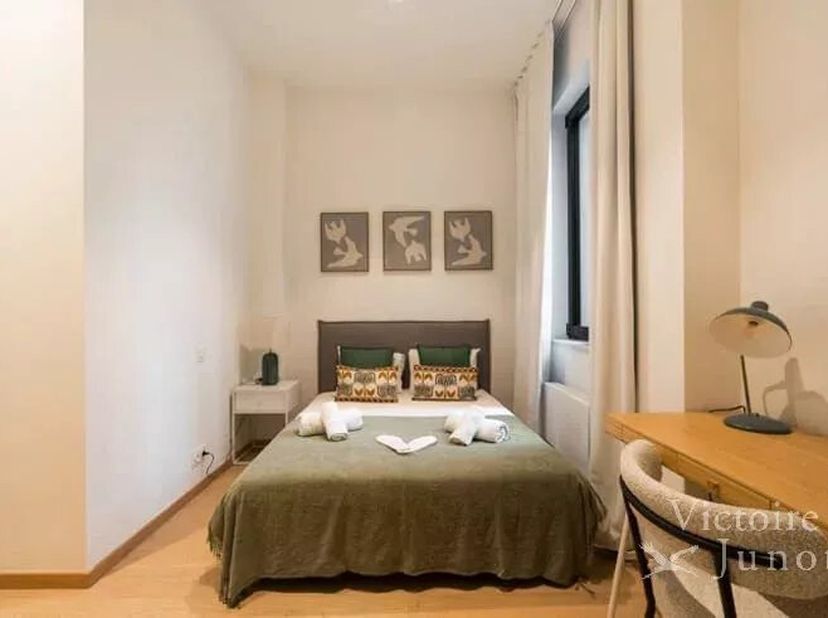 Gelegen in het hart van de Brugmannwijk, biedt Victoire-Junot u, in het NEURAY 12-gebouw, dit luxe appartement van 136 m².<br />
Het bestaat uit: een