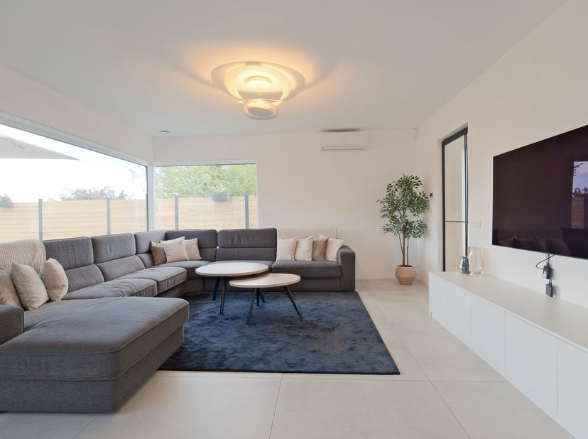 À VENDRE : Habitation BEN (A+) sous droits d’enregistrement – villa 3 façades exclusive avec 5 chambres, 3 salles de bains, bureau et terrasse de 40,8