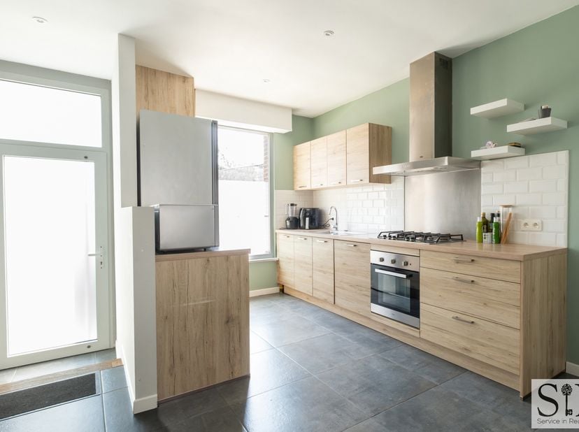 Deze gerenoveerde woning is dankzij zijn centrale locatie een ideale uitvalsbasis in Mechelen! <br />
De woning is gelegen in een levendige buurt op w