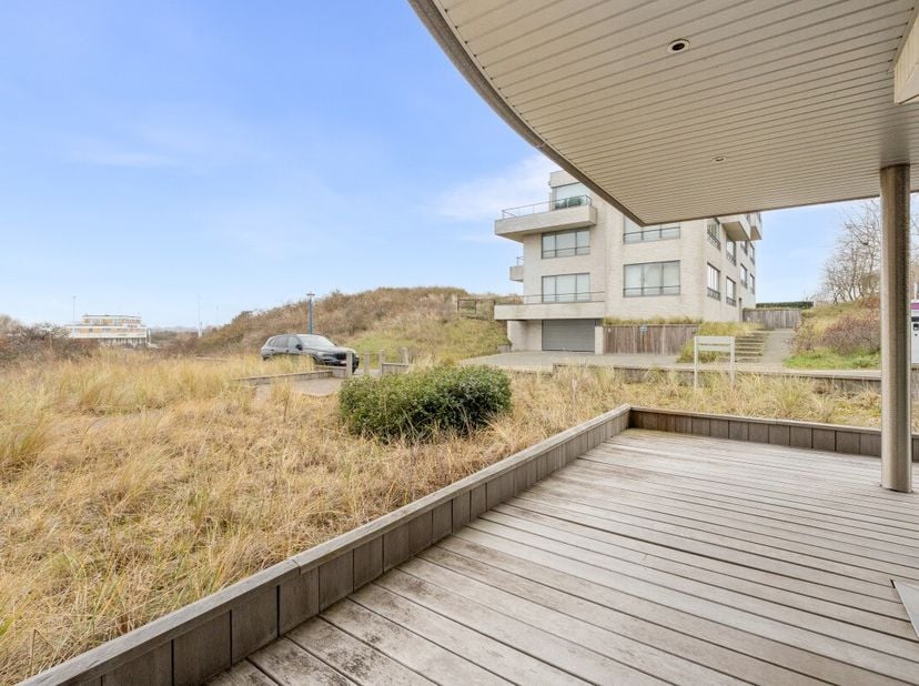 Te koop: ruim appartement in Sint-André, Oostduinkerke, op een rustige locatie met zicht op de duinen.Dit appartement (bouwjaar 2008) ligt in de Stran