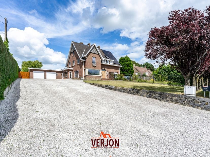KIJKDAG 27/06/2026 van 13:30 tot 14:30 uur!<br />
<br />
Op zoek naar ruimte, comfort en een prachtige tuin? Dan zal deze verrassend ruime woning nabi
